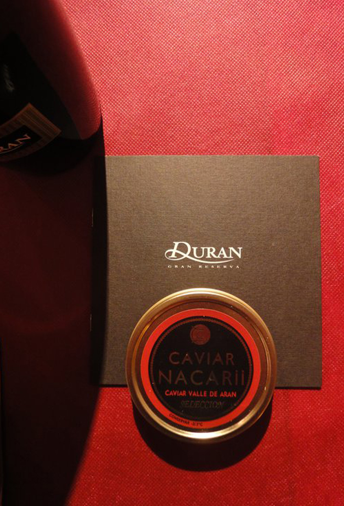 cata-maridaje-de-duran-gran-reserva-y-caviar-nacarii